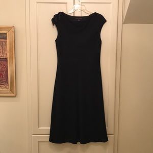 Anne Klein blk midi cocktail dress shoulder detail